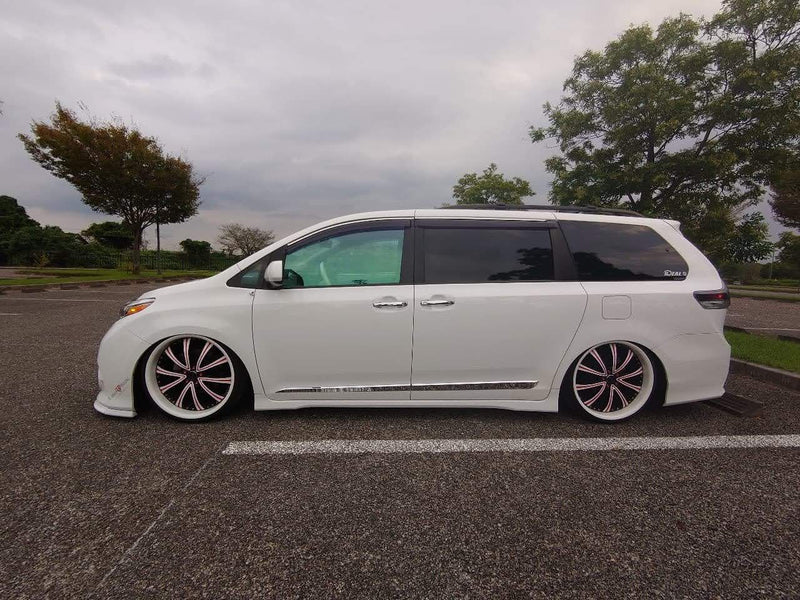 US TOYOTA SIENNA　XL30
